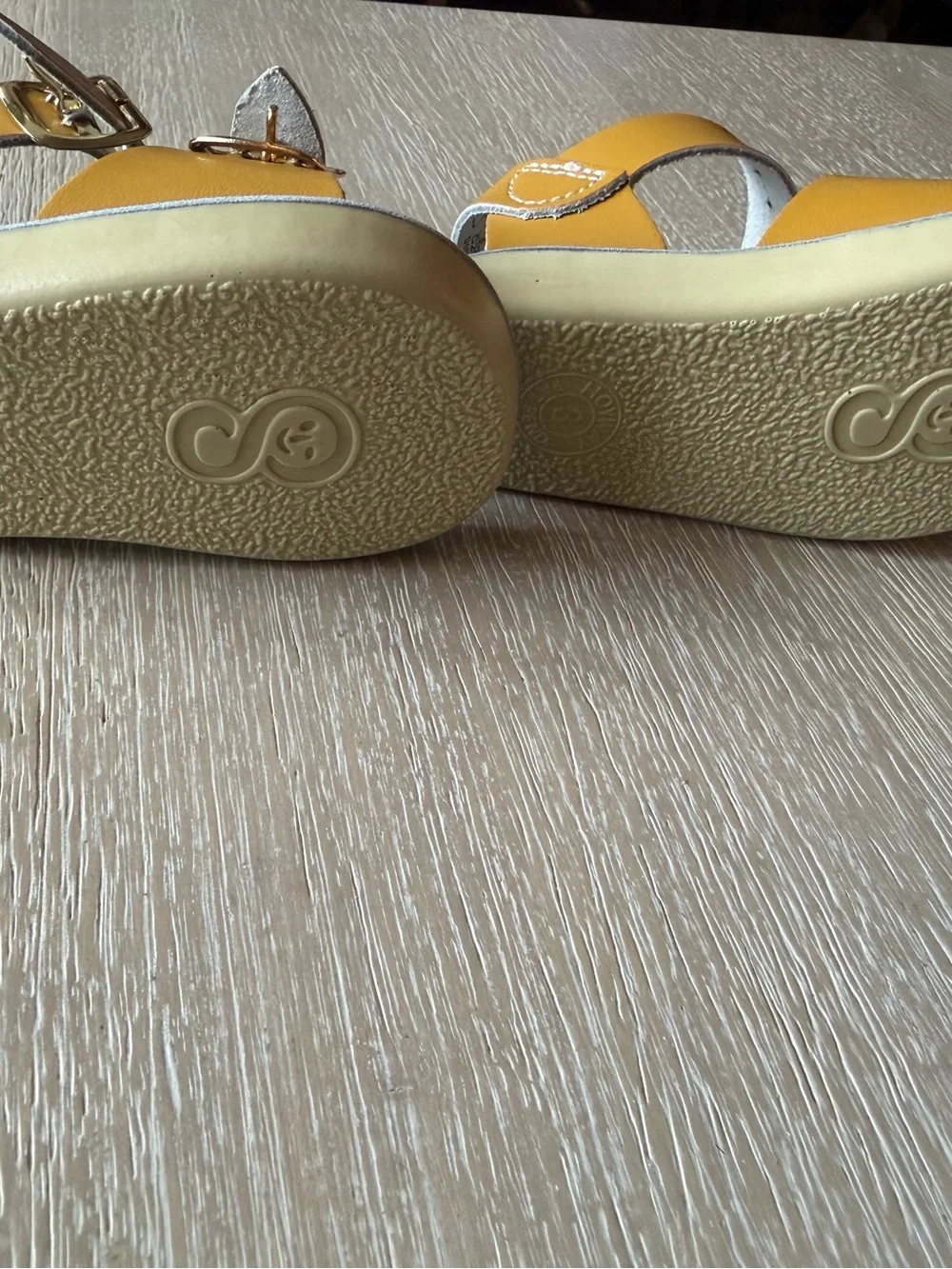 Saltwater Sandals Sun-San Yellow size 3 NWOT